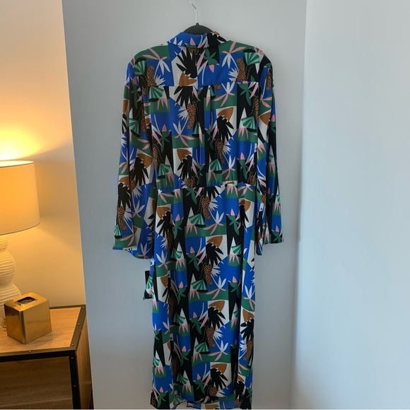 Donna Morgan Long Sleeve Collared Wrap Colorful Midi Dress In White/Jungle Blue - Picture 7 of 13
